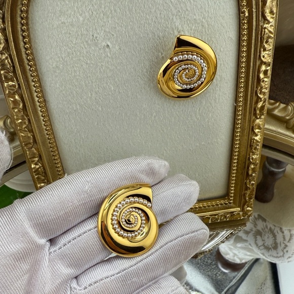 Gold Spiral Shell Earrings with Imitation Pearls – PVD Real Gold Plated - Picture 12 of 16